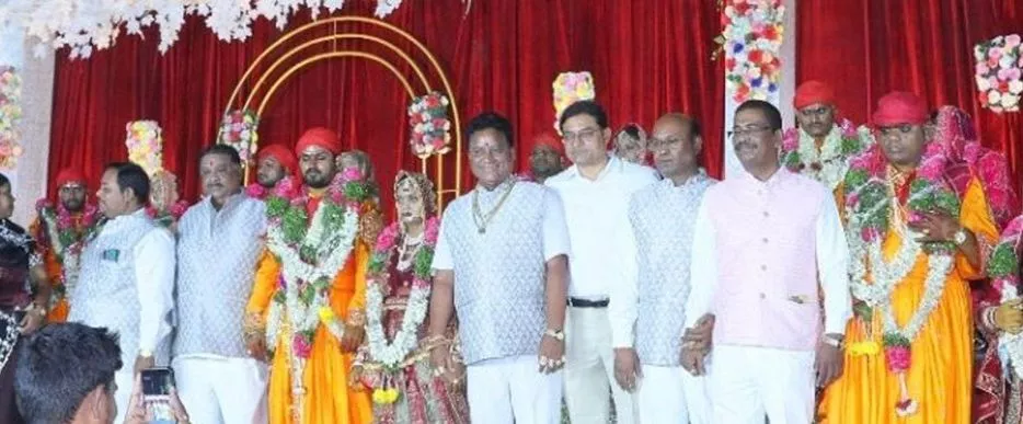 12वें सामूहिक विवाह समारोह में 13 जोड़ों का विवाह