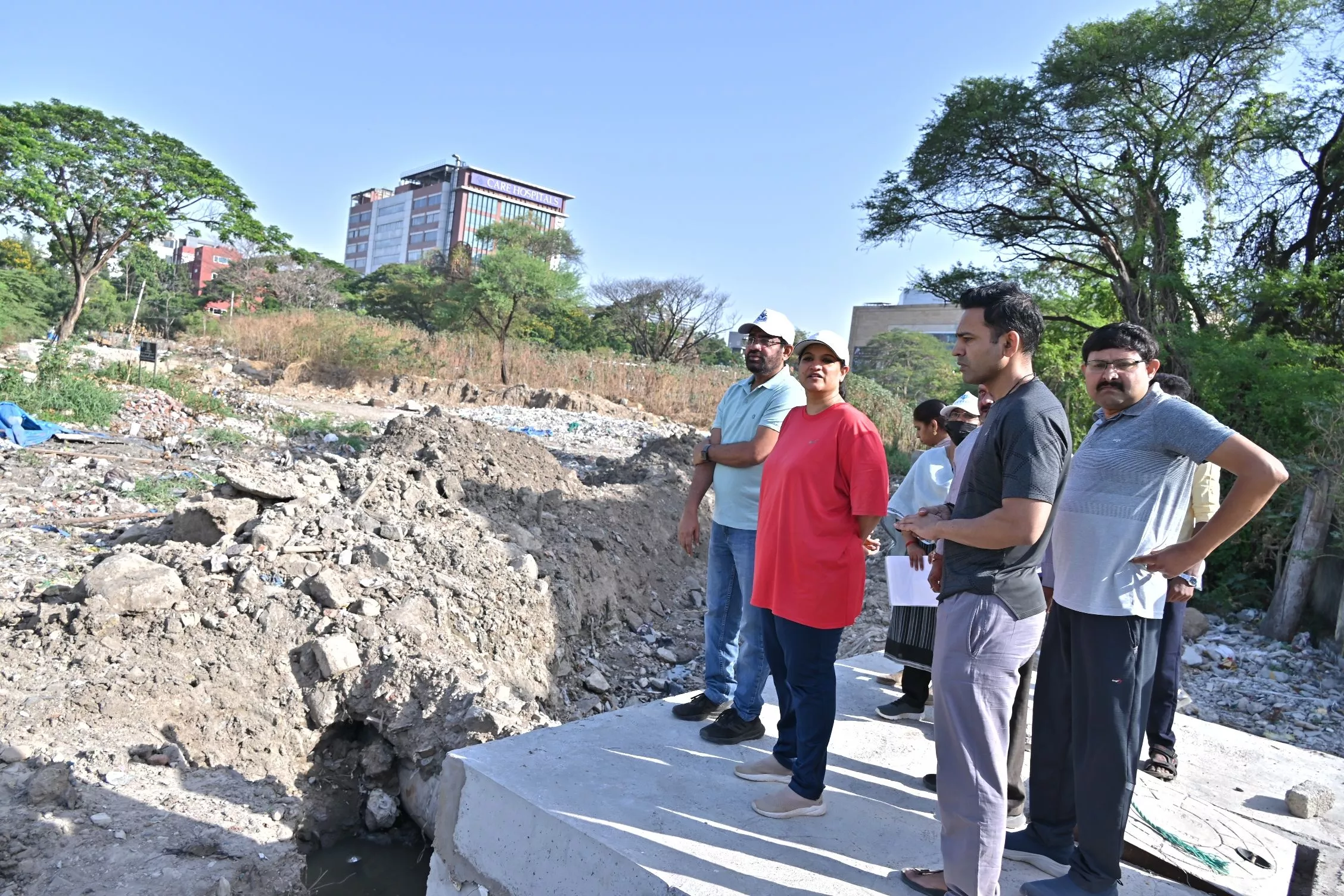 साइबराबाद म्युनिसिपल अधिकारियों ने सीवरेज ट्रंक मेन का निरीक्षण किया