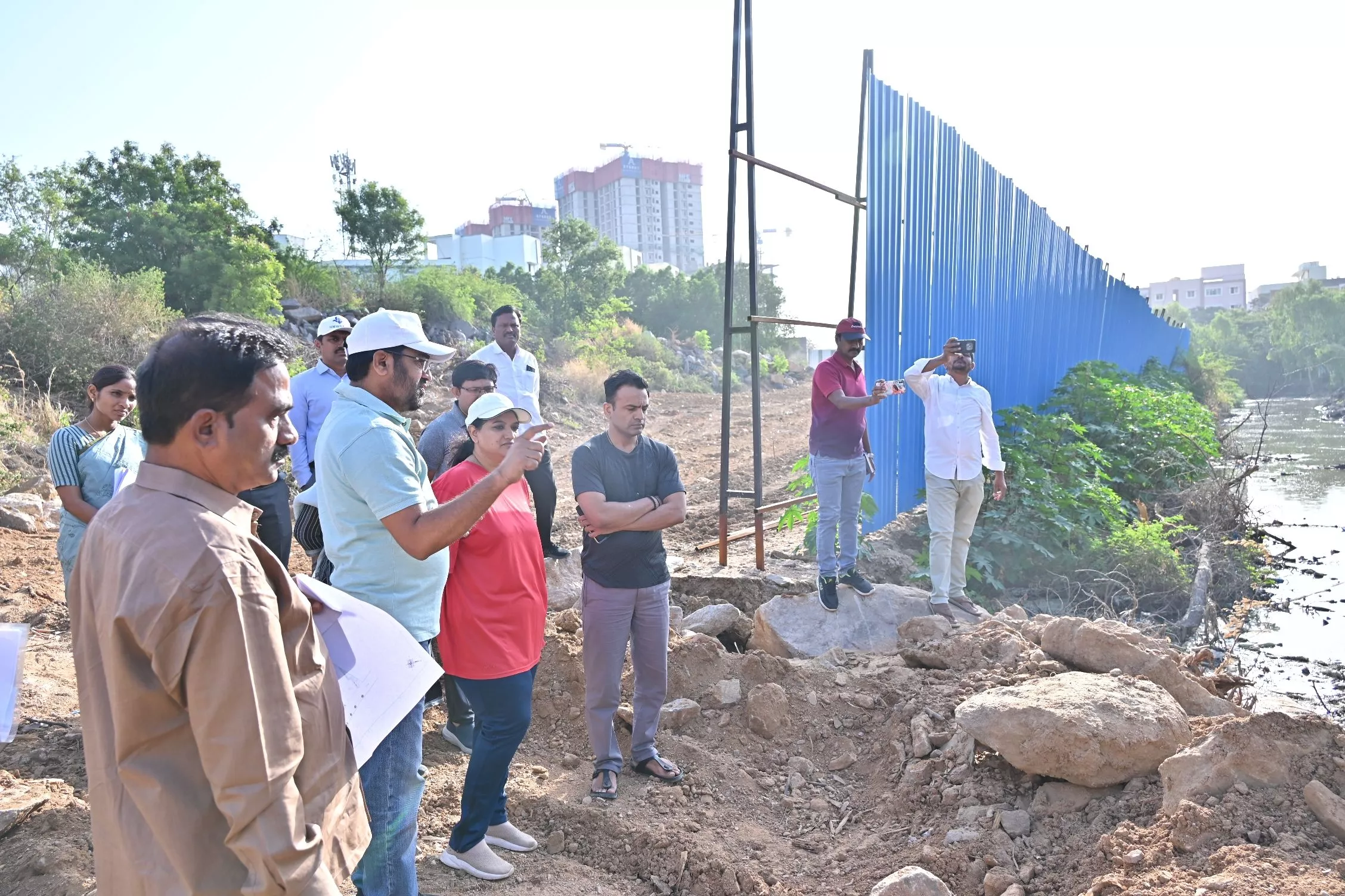 साइबराबाद म्युनिसिपल अधिकारियों ने सीवरेज ट्रंक मेन का निरीक्षण किया