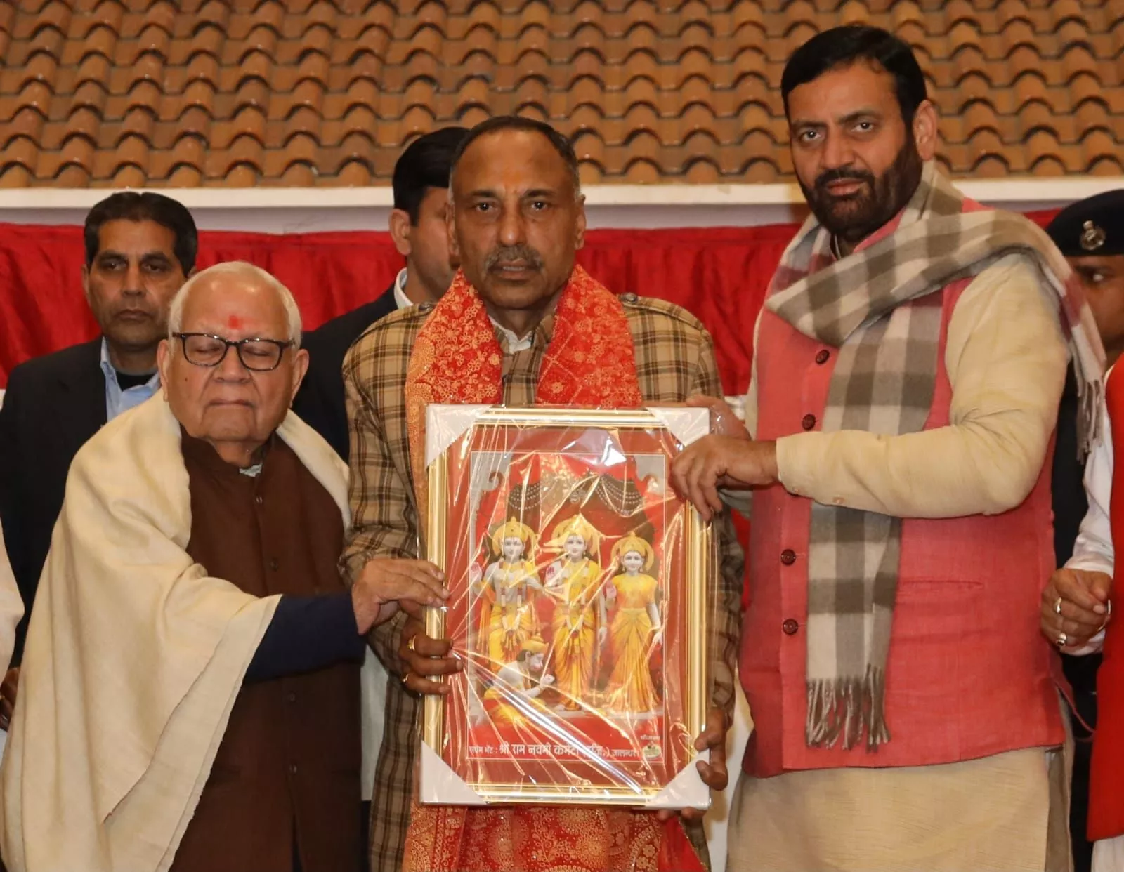 सीमा के लोगों के लिए 30 साल से राहत भेज रहे विजय चोपड़ा