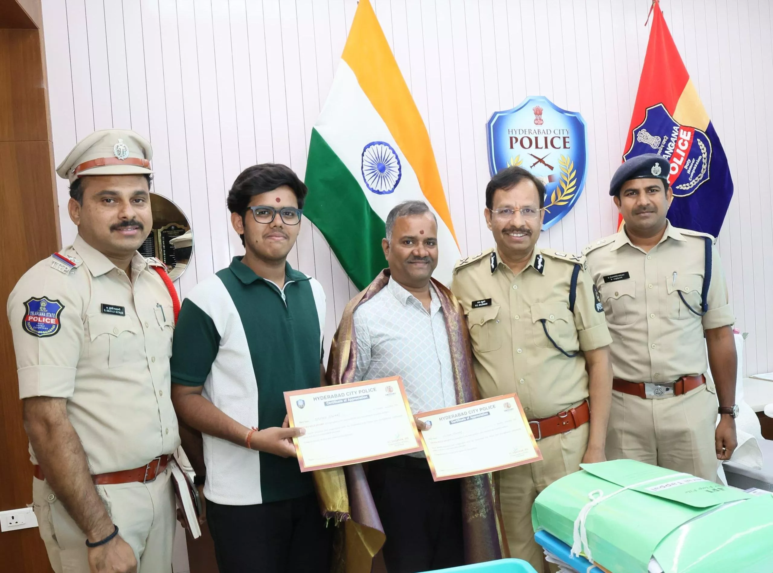 हैदराबाद: गैस घोटाले का पर्दाफाश, पिता-पुत्र सम्मानित