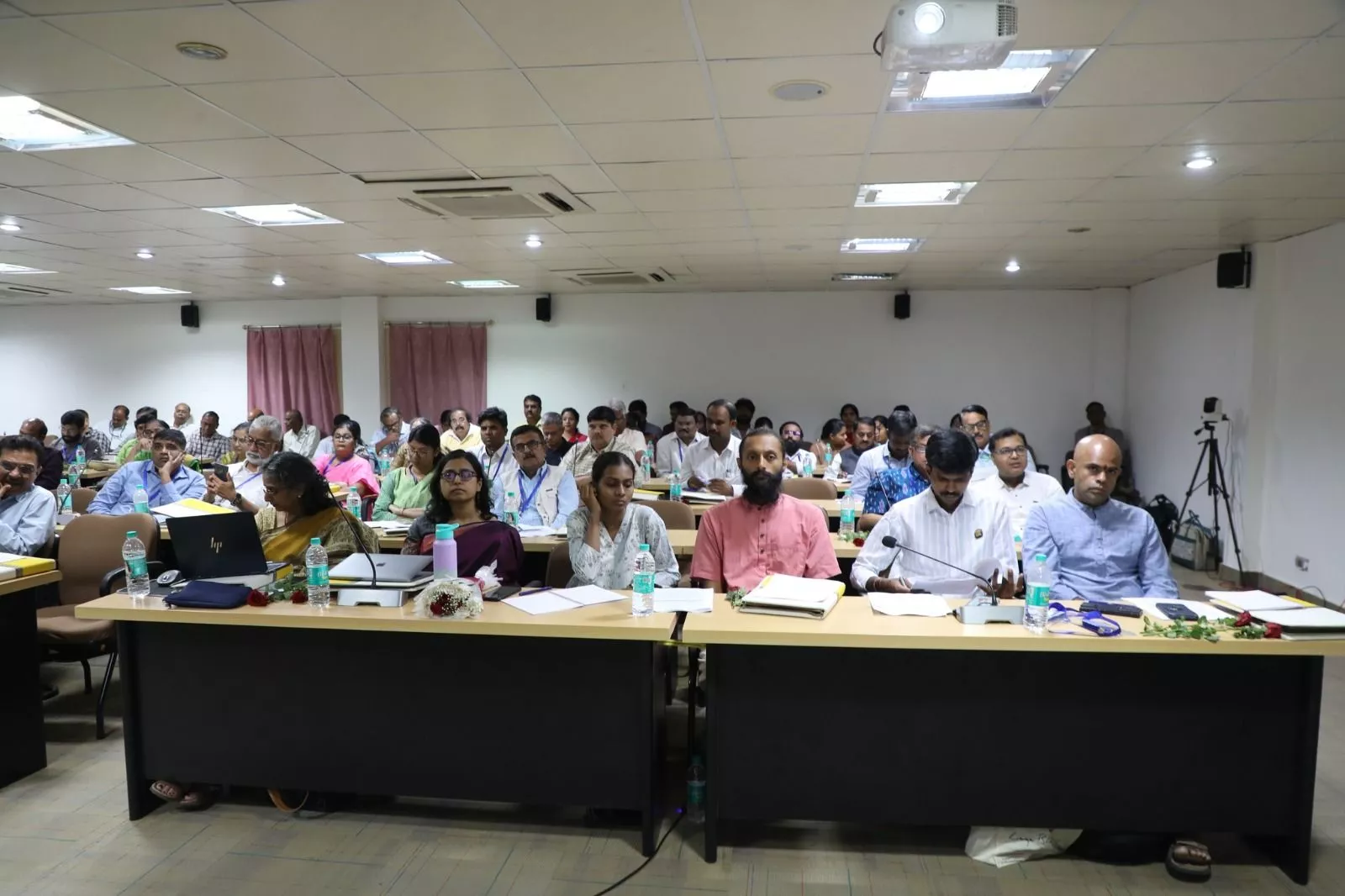 मृदा स्वास्थ्य नीति कार्यशाला में शामिल वैज्ञानिक और अधिकारी