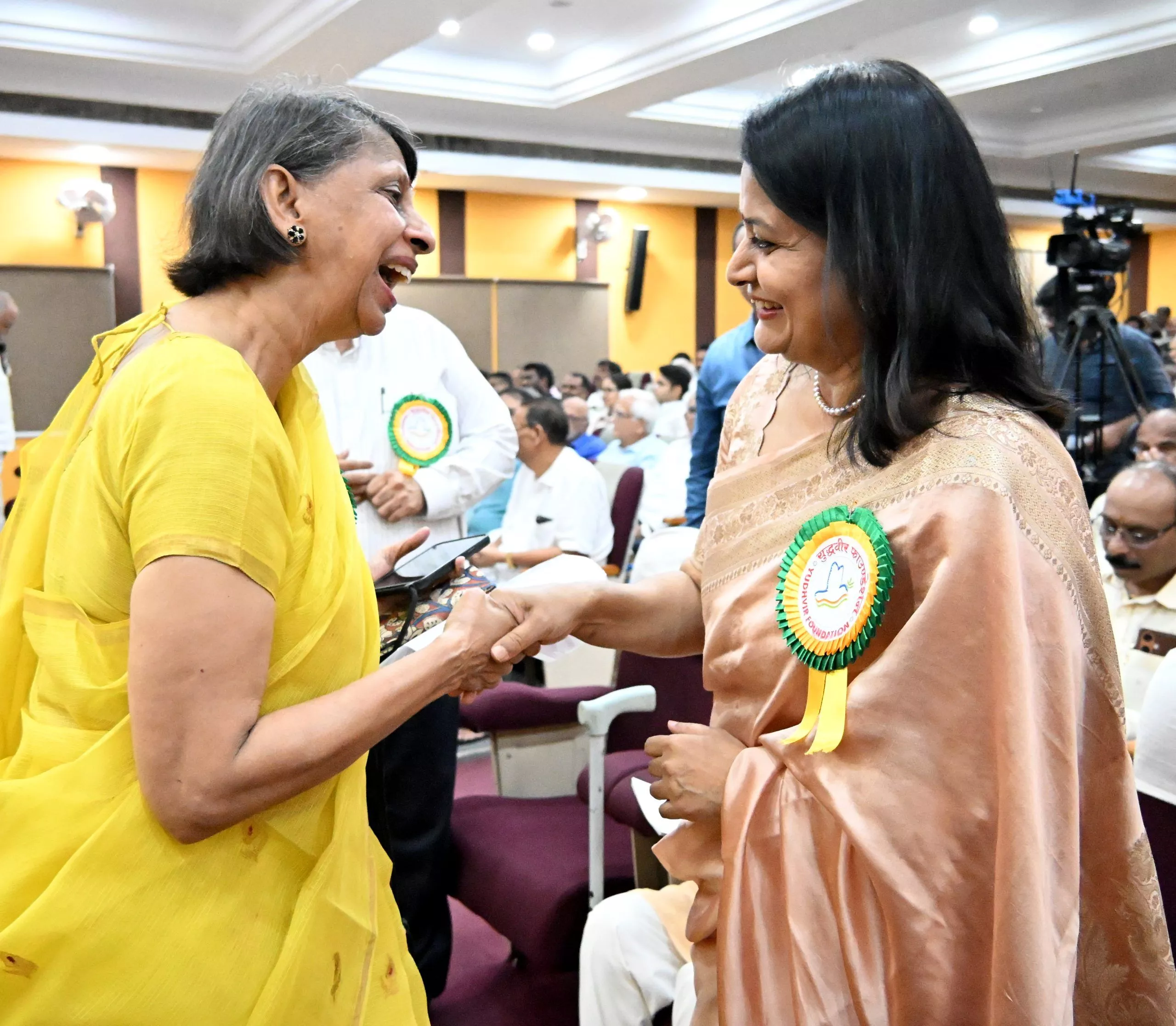 हैदराबाद में युद्धवीर स्मारक अवार्ड 2026 में डॉ. गायत्री पालाट को सम्मानित किया गया, समाजसेवा और पैलिएटिव केयर पर जोर।