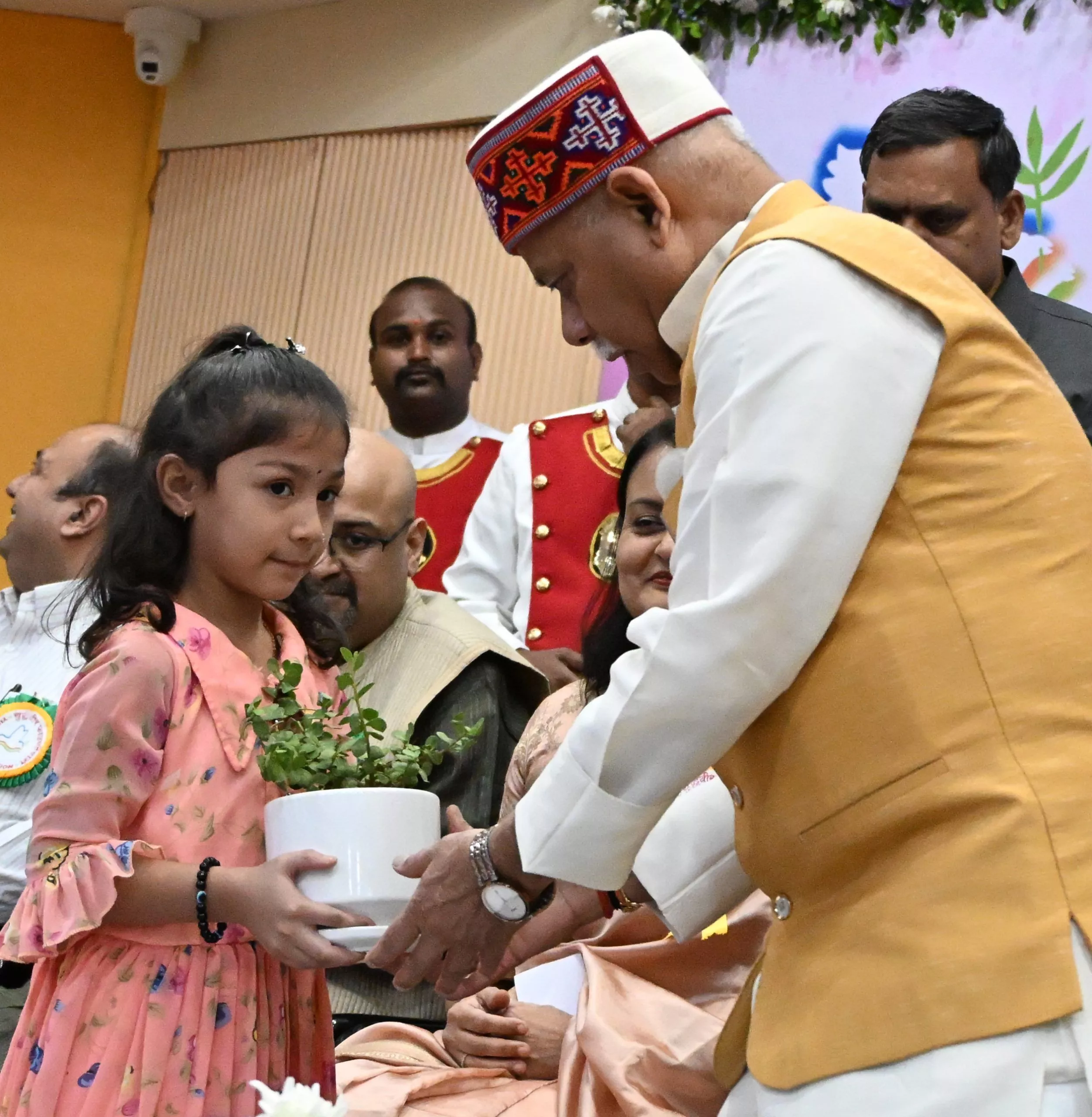 हैदराबाद में युद्धवीर स्मारक अवार्ड 2026 में डॉ. गायत्री पालाट को सम्मानित किया गया, समाजसेवा और पैलिएटिव केयर पर जोर।