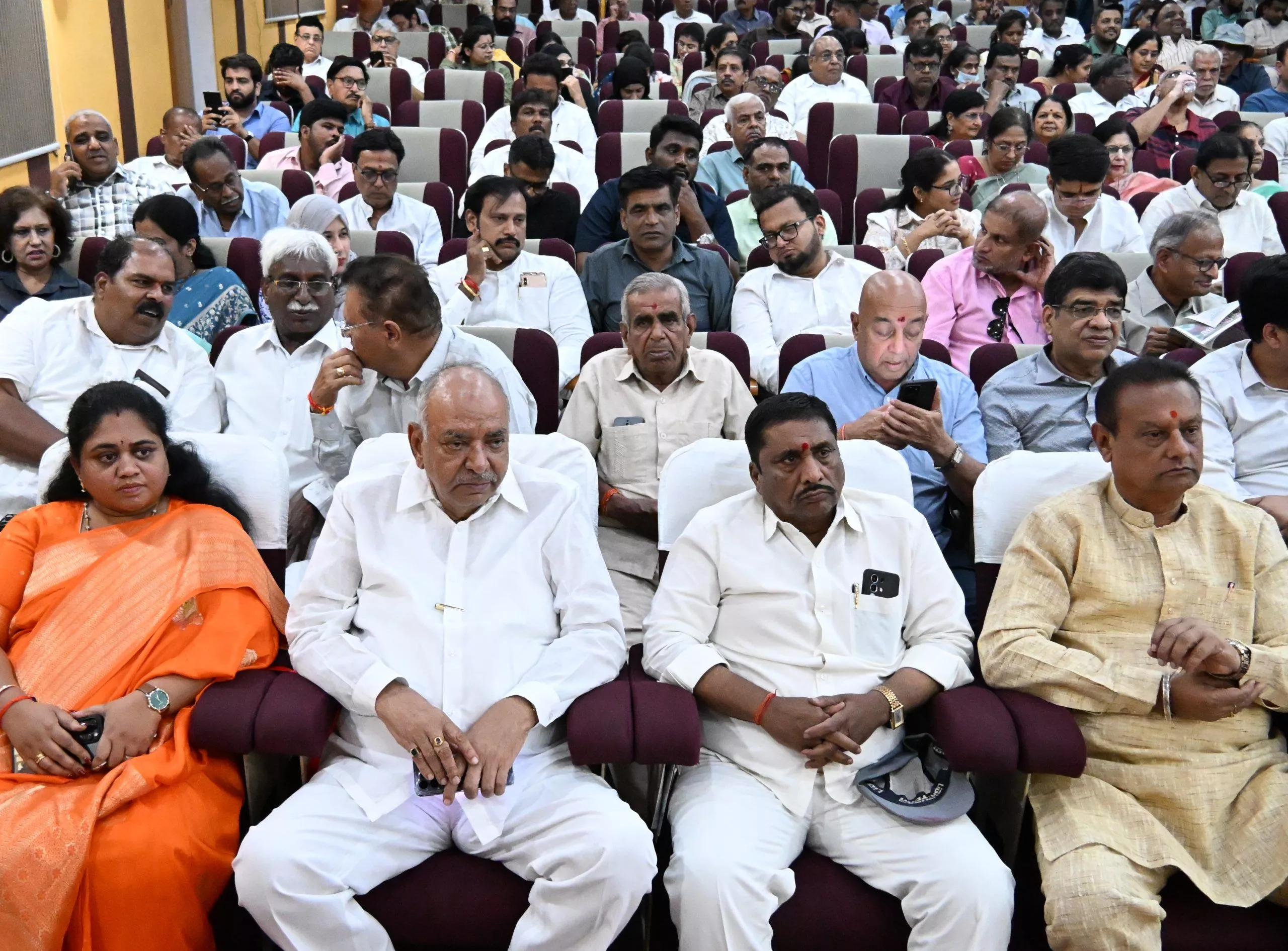 हैदराबाद में युद्धवीर स्मारक अवार्ड 2026 में डॉ. गायत्री पालाट को सम्मानित किया गया, समाजसेवा और पैलिएटिव केयर पर जोर।