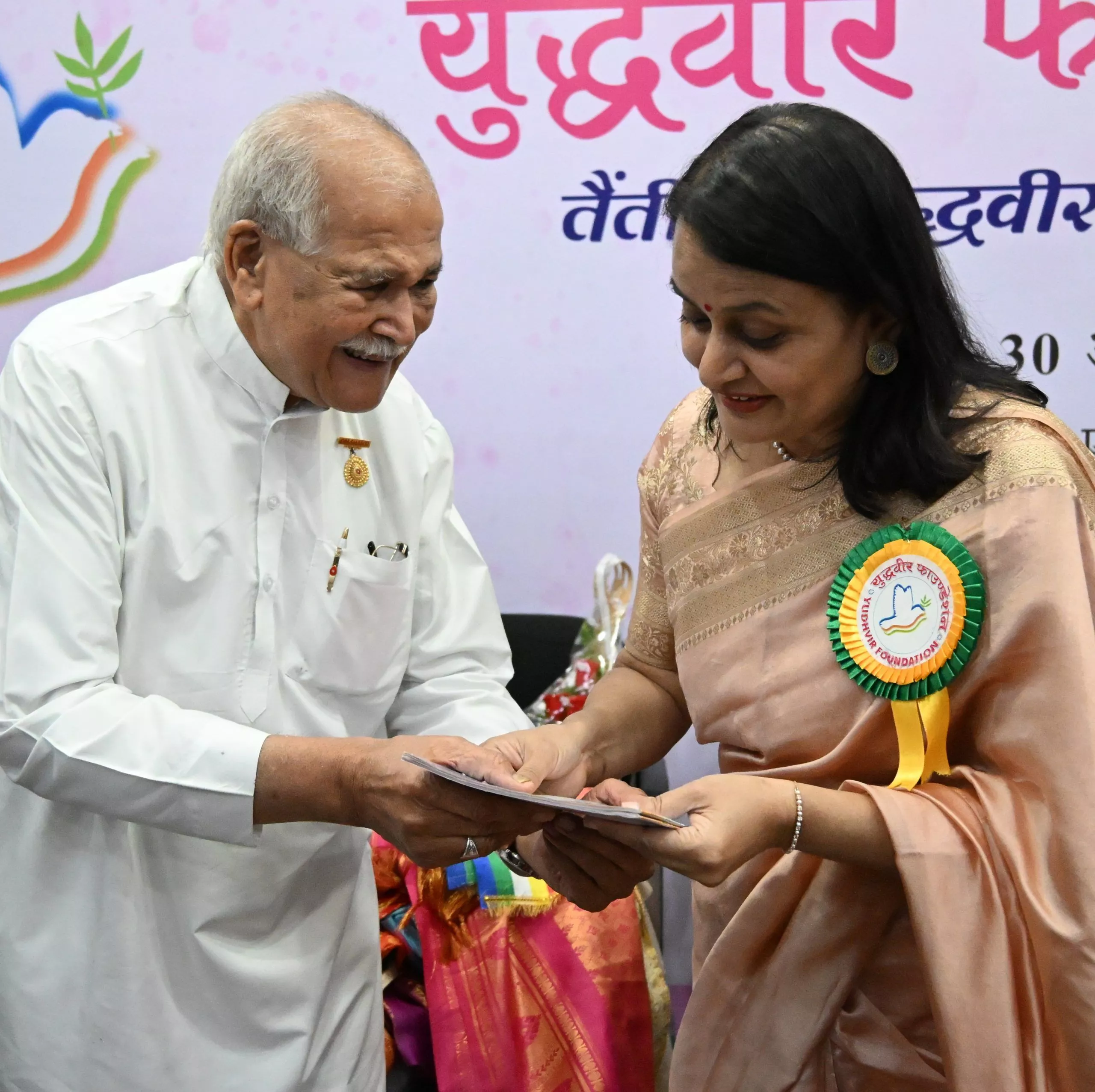 हैदराबाद में युद्धवीर स्मारक अवार्ड 2026 में डॉ. गायत्री पालाट को सम्मानित किया गया, समाजसेवा और पैलिएटिव केयर पर जोर।