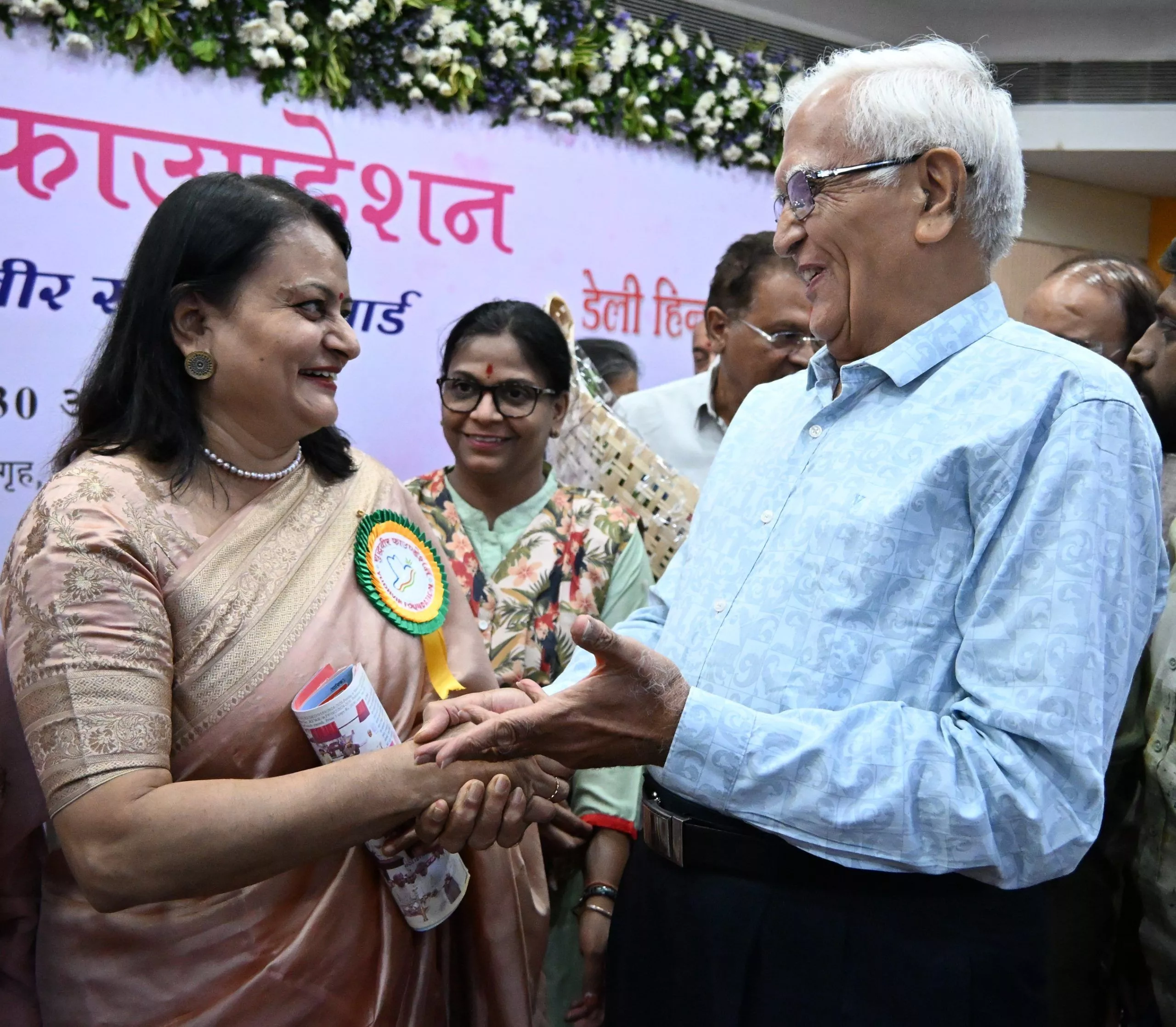 हैदराबाद में युद्धवीर स्मारक अवार्ड 2026 में डॉ. गायत्री पालाट को सम्मानित किया गया, समाजसेवा और पैलिएटिव केयर पर जोर।