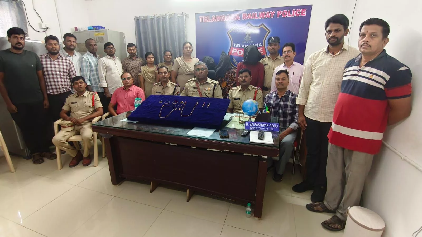 रेलवे स्टेशन पर पकड़ा गया चोरी करने वाला गैंग