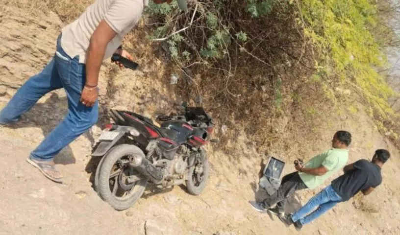 गोदावरी किनारे बरामद संदिग्ध बाइक