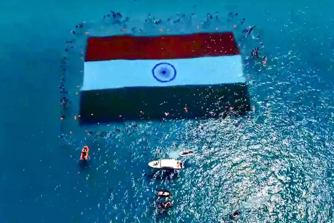 राधानगर बीच पर पानी के भीतर तिरंगा, गिनीज रिकॉर्ड