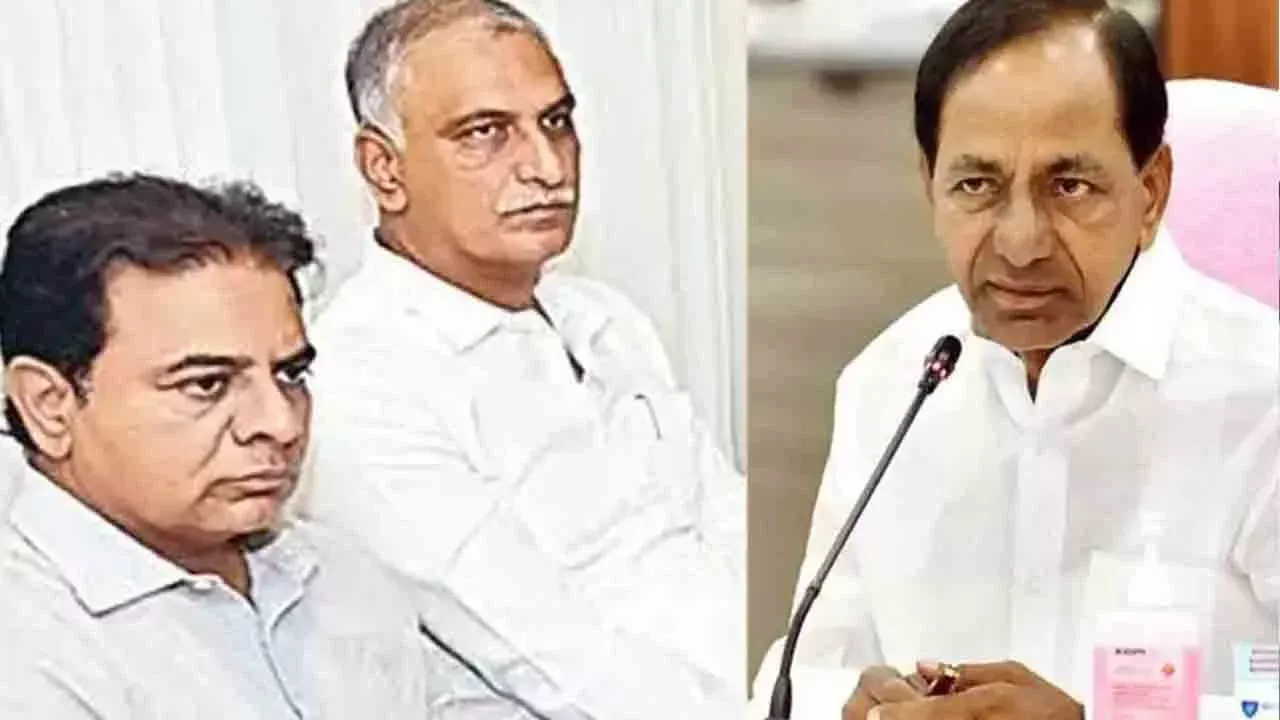 केसीआर और केटीआर बैठक के दौरान
