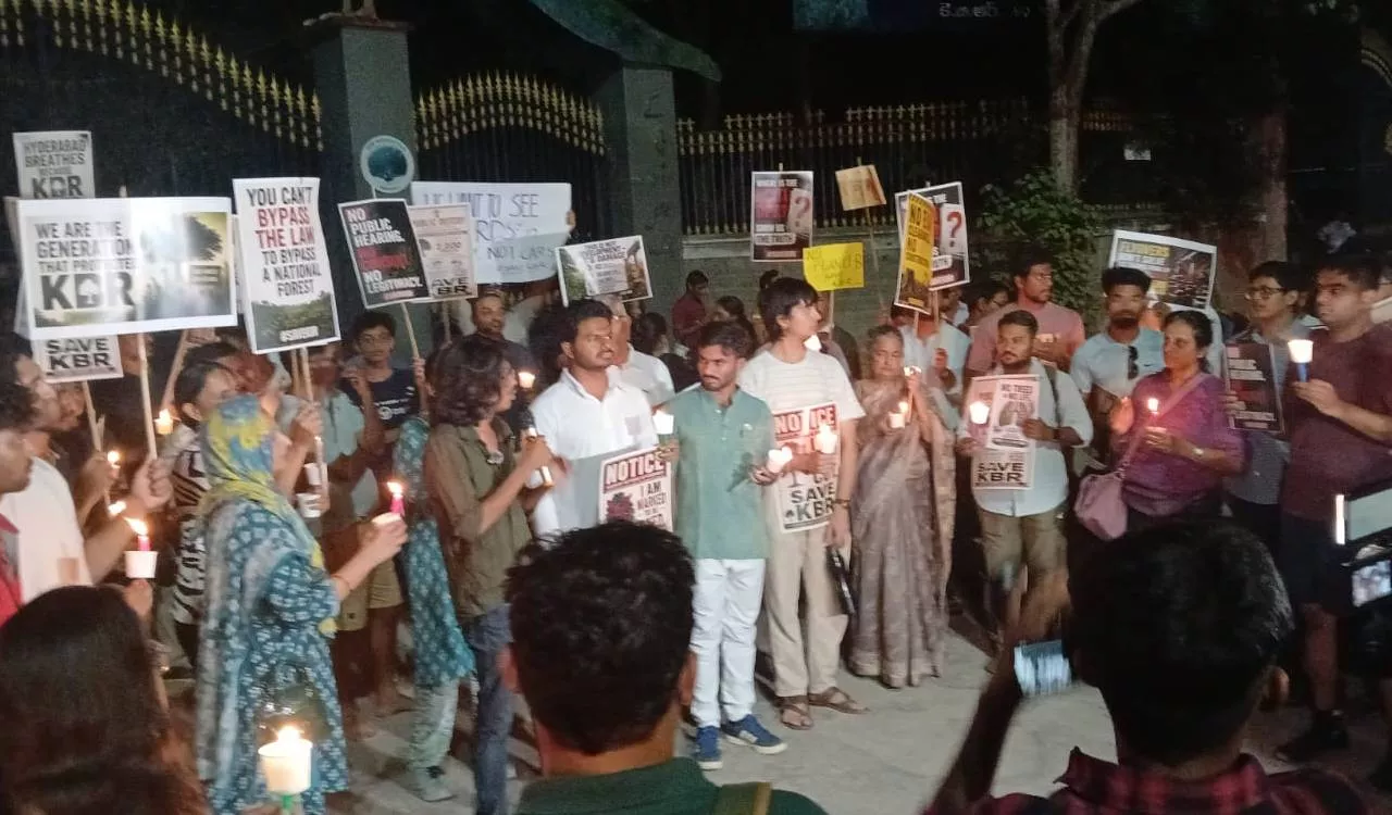 केबीआर पार्क के पास पर्यावरण विरोध प्रदर्शन