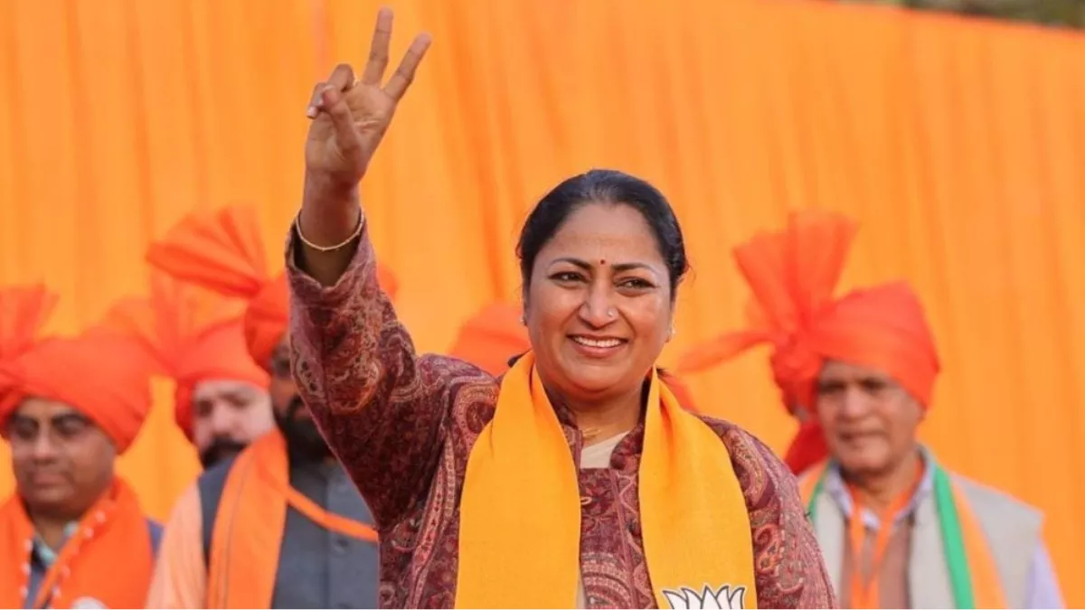 रेखा गुप्ता बंगाल जीत पर बयान देती हुई