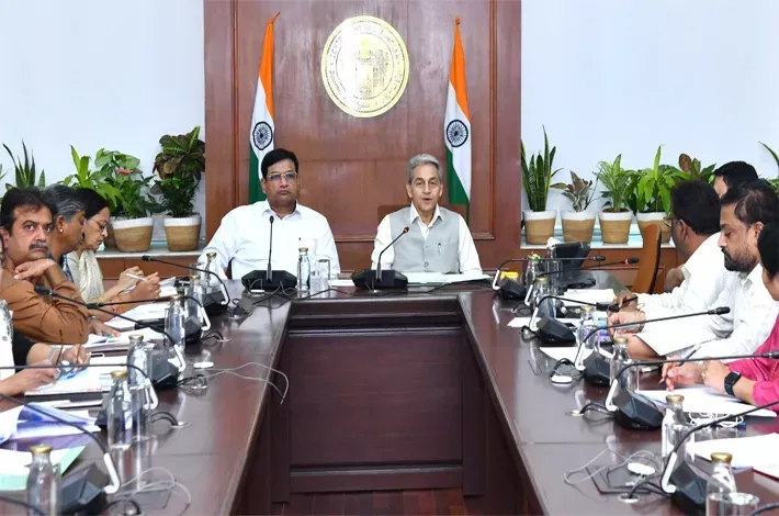 केंद्रीय सचिव ने तेलंगाना कल्याण योजनाओं की समीक्षा