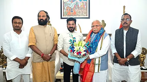 ए. रेवंत रेड्डी ने मनोहर लाल खट्टर से मुलाकात कर हैदराबाद मेट्रो परियोजना को लेकर केंद्रीय मंजूरी और फंडिंग पर चर्चा की।