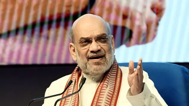 कोलकाता पहुंचे अमित शाह
