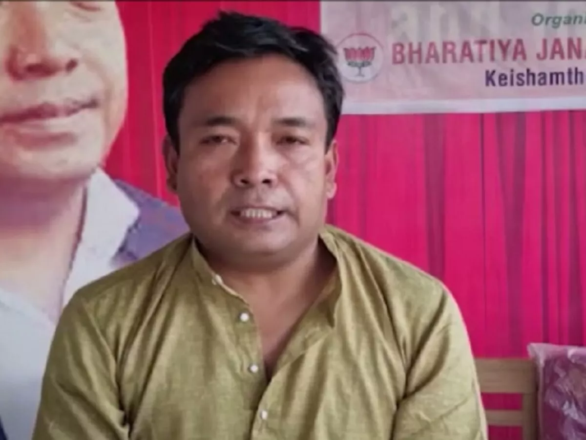 मणिपुर में भाजपा को बड़ा राजनीतिक झटका लगा है। पार्टी के एक वरिष्ठ नेता ने इस्तीफा देकर राजनीतिक हलकों में हलचल बढ़ा दी है