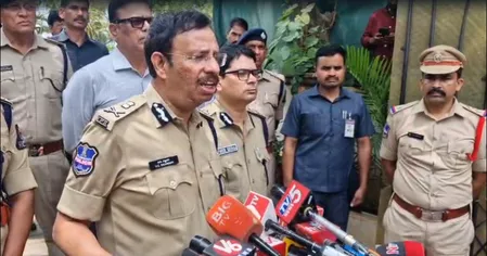 हैदराबाद में एक सेवानिवृत्त आईपीएस अधिकारी की पत्नी की हत्या से सनसनी फैल गई। पुलिस मामले की जांच में जुटी हुई है।