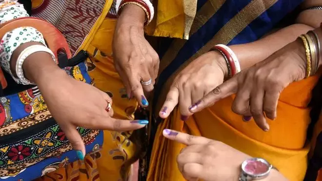 चार राज्यों और एक केंद्र शासित प्रदेश के विधानसभा चुनावों में महिलाओं ने मतदान प्रतिशत में पुरुषों को पीछे छोड़ दिया। पश्चिम बंगाल में सबसे अधिक 93.71% मतदान दर्ज हुआ।
