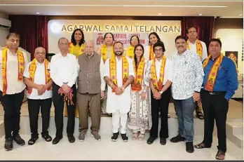 हैदराबाद: अग्रवाल समाज ने बांटे निःशुल्क इंडक्शन चूल्हे