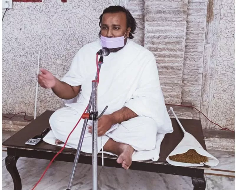 प्रवचन में मुनि दीपकुमारजी ने रिश्तों पर संदेश दिया