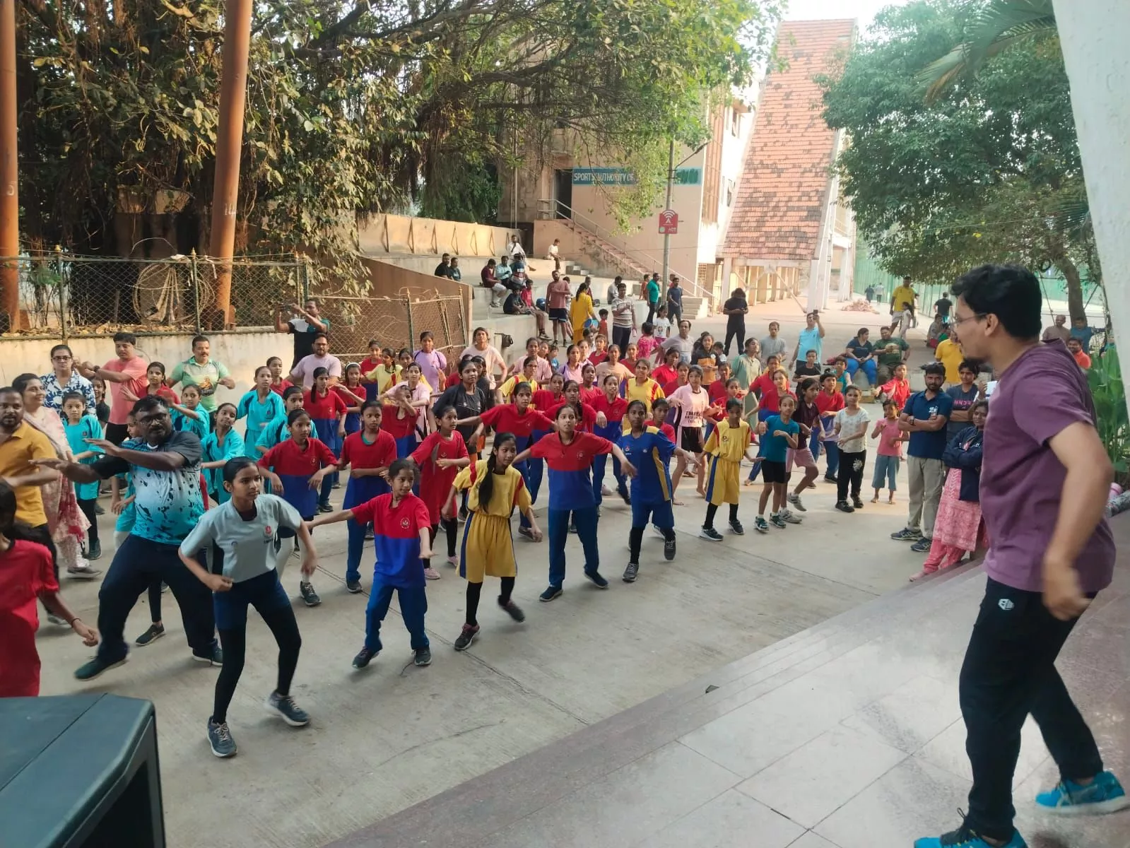 एलबी स्टेडियम खेल शिविर में अव्यवस्था का दृश्य