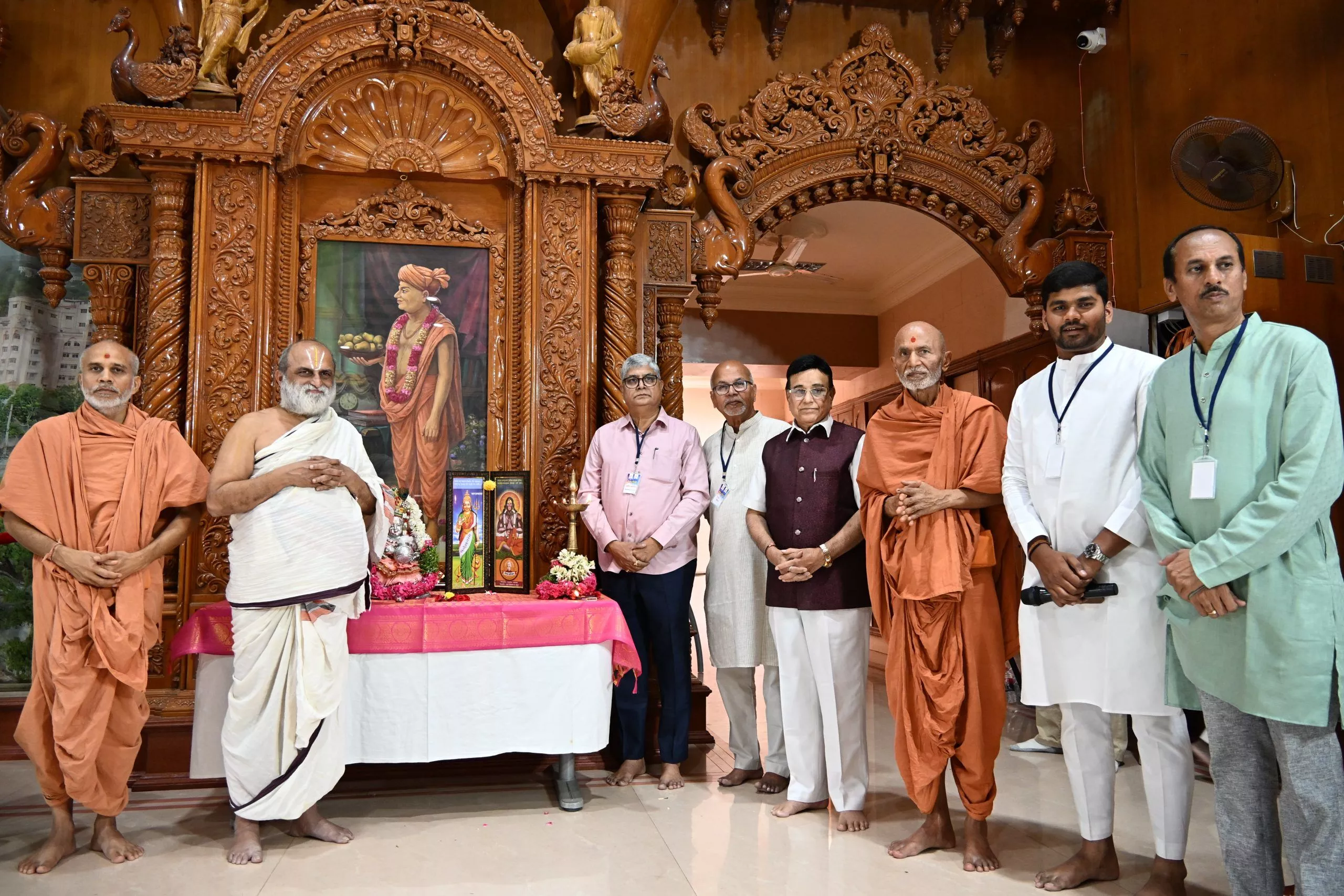 गीता बाल संस्कार शिविर में भाग लेते बच्चे