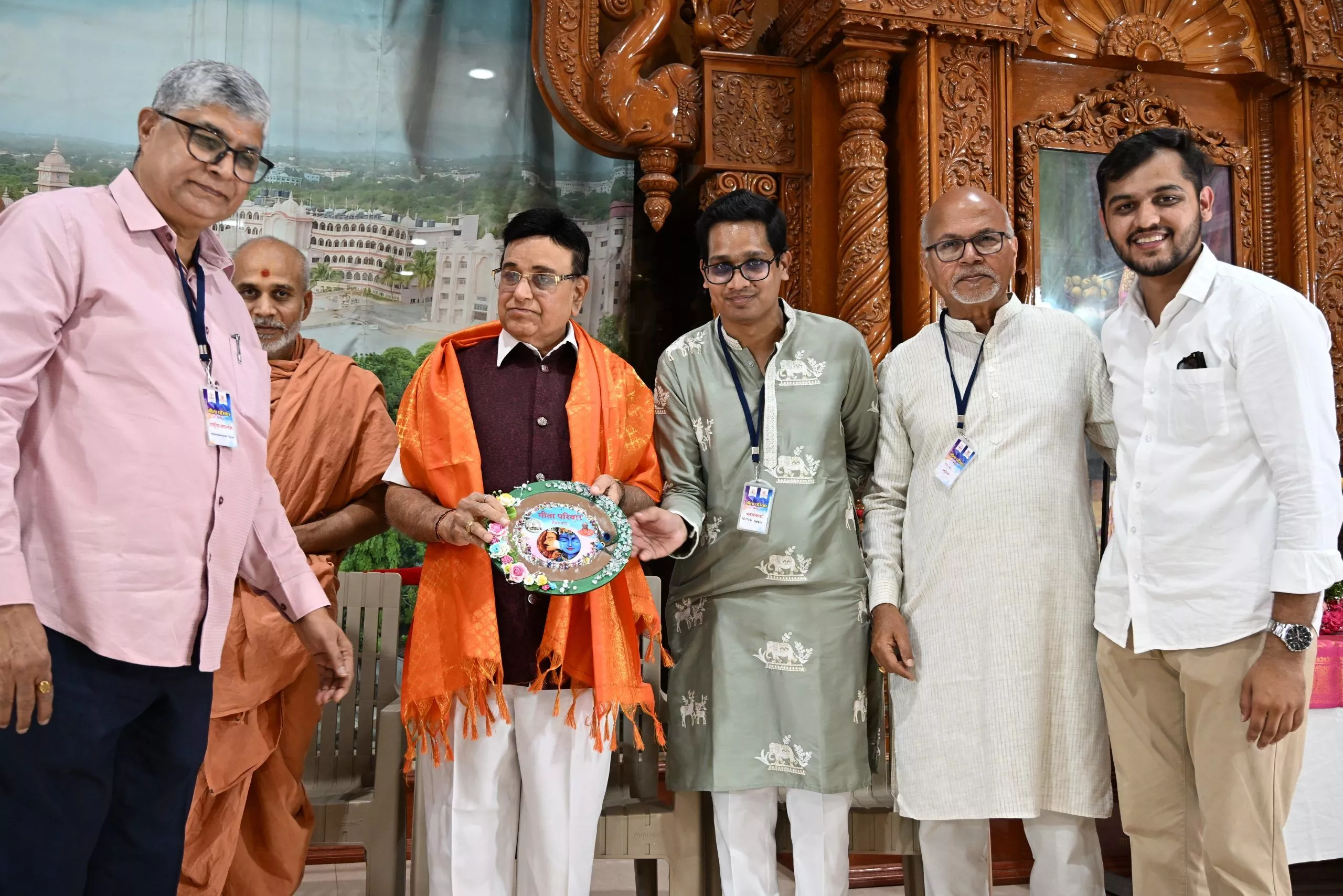 गीता बाल संस्कार शिविर में भाग लेते बच्चे