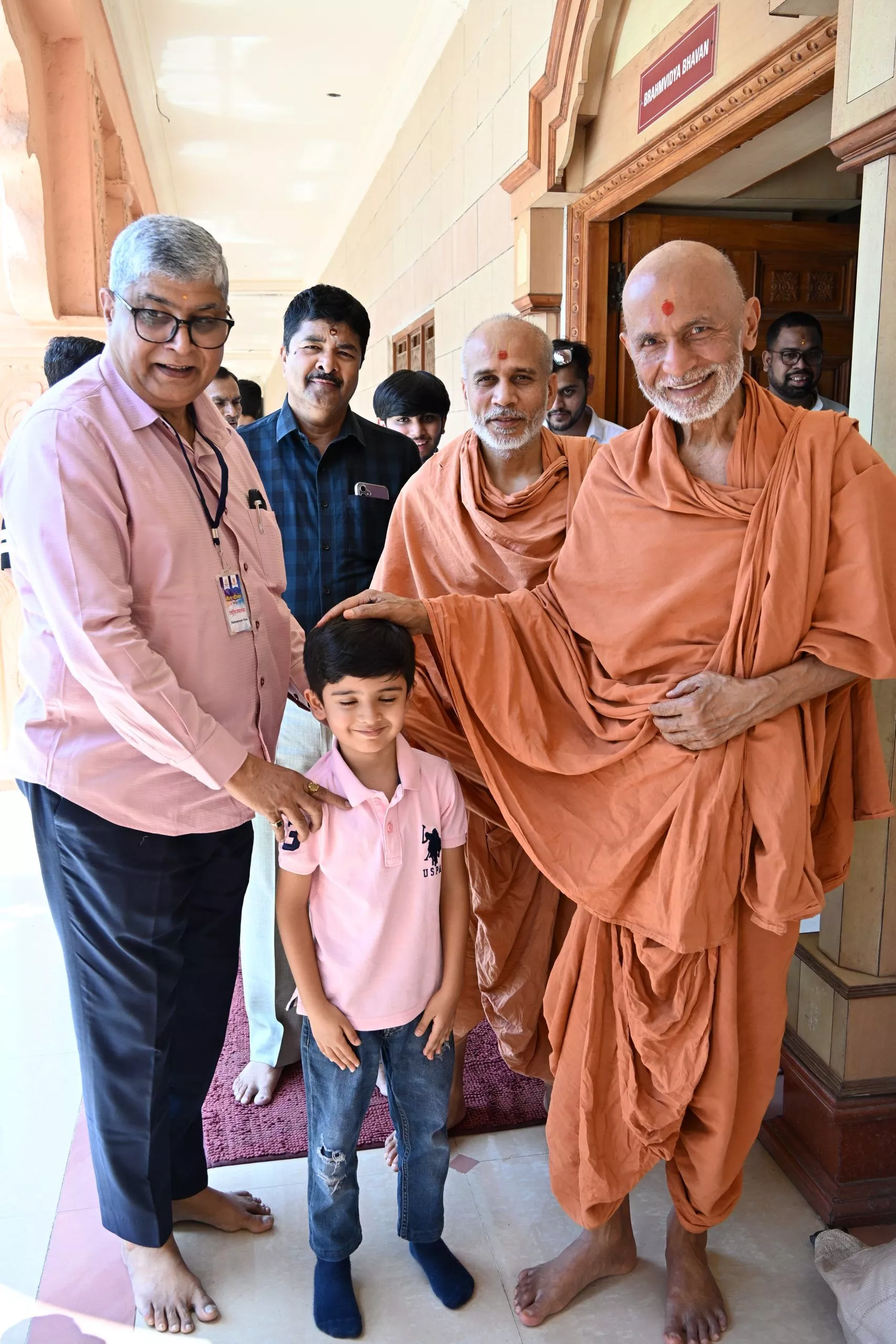 गीता बाल संस्कार शिविर में भाग लेते बच्चे
